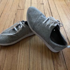 Toms sneakers